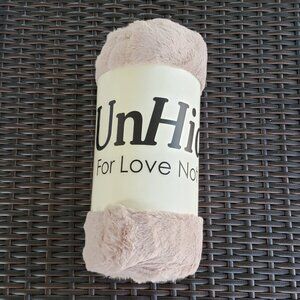 NWT UnHide Lil' Marshmallow Rose Blanket